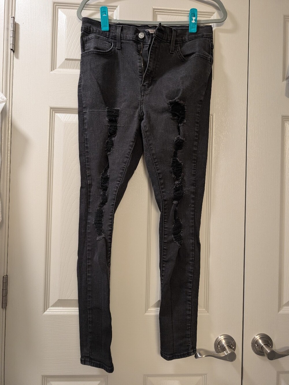 Levi's 720 Black Super Distressed Women’s High Rise Super Skinny Jeans